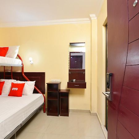 Super Oyo 90562 J Hotel Pj Petaling Jaya Exteriör bild