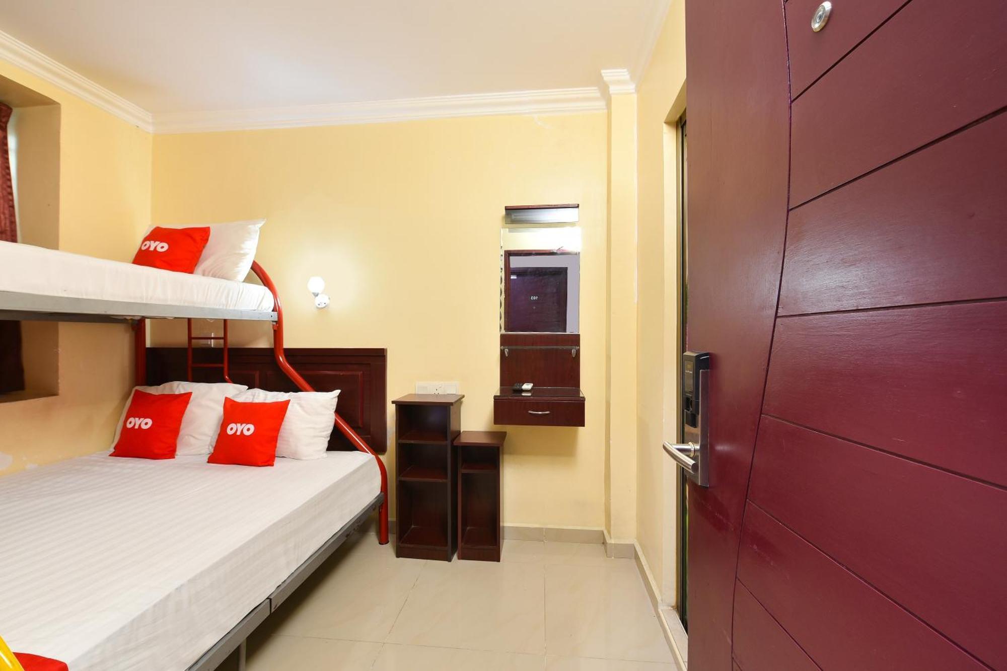 Super Oyo 90562 J Hotel Pj Petaling Jaya Exteriör bild