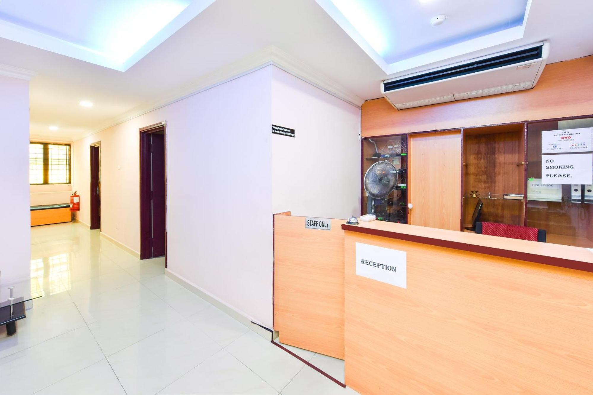 Super Oyo 90562 J Hotel Pj Petaling Jaya Exteriör bild