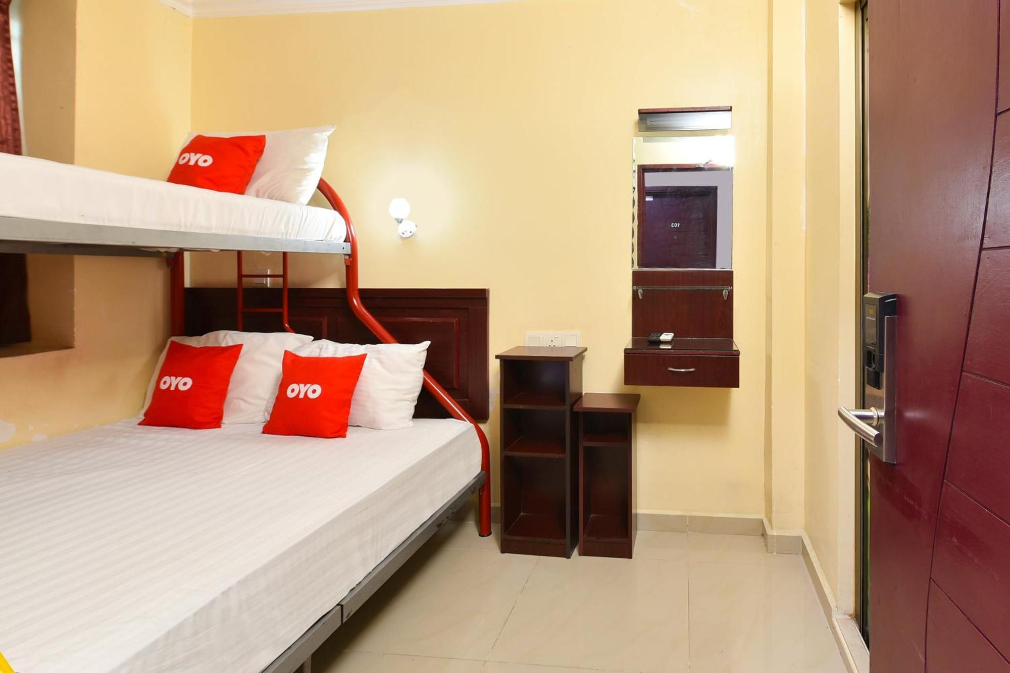 Super Oyo 90562 J Hotel Pj Petaling Jaya Exteriör bild