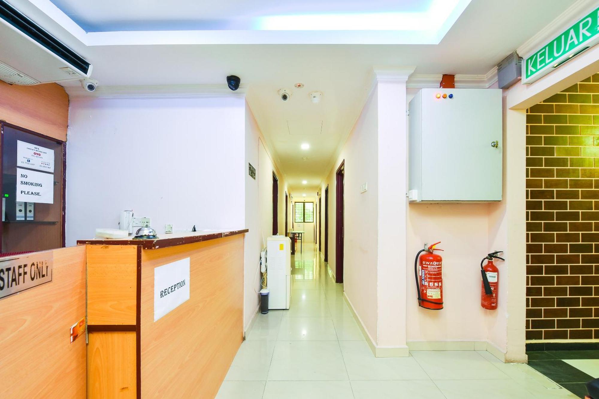 Super Oyo 90562 J Hotel Pj Petaling Jaya Exteriör bild