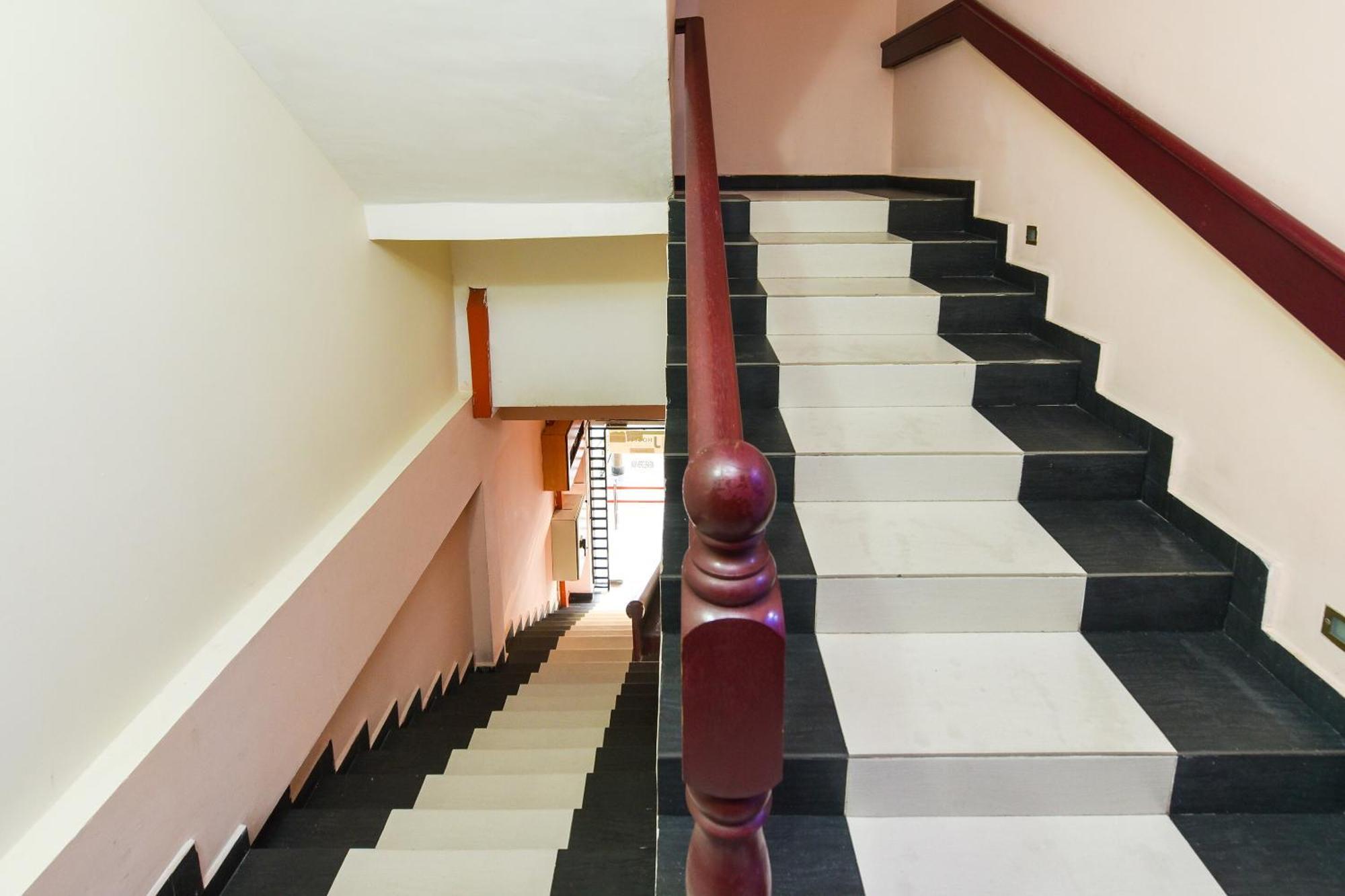 Super Oyo 90562 J Hotel Pj Petaling Jaya Exteriör bild