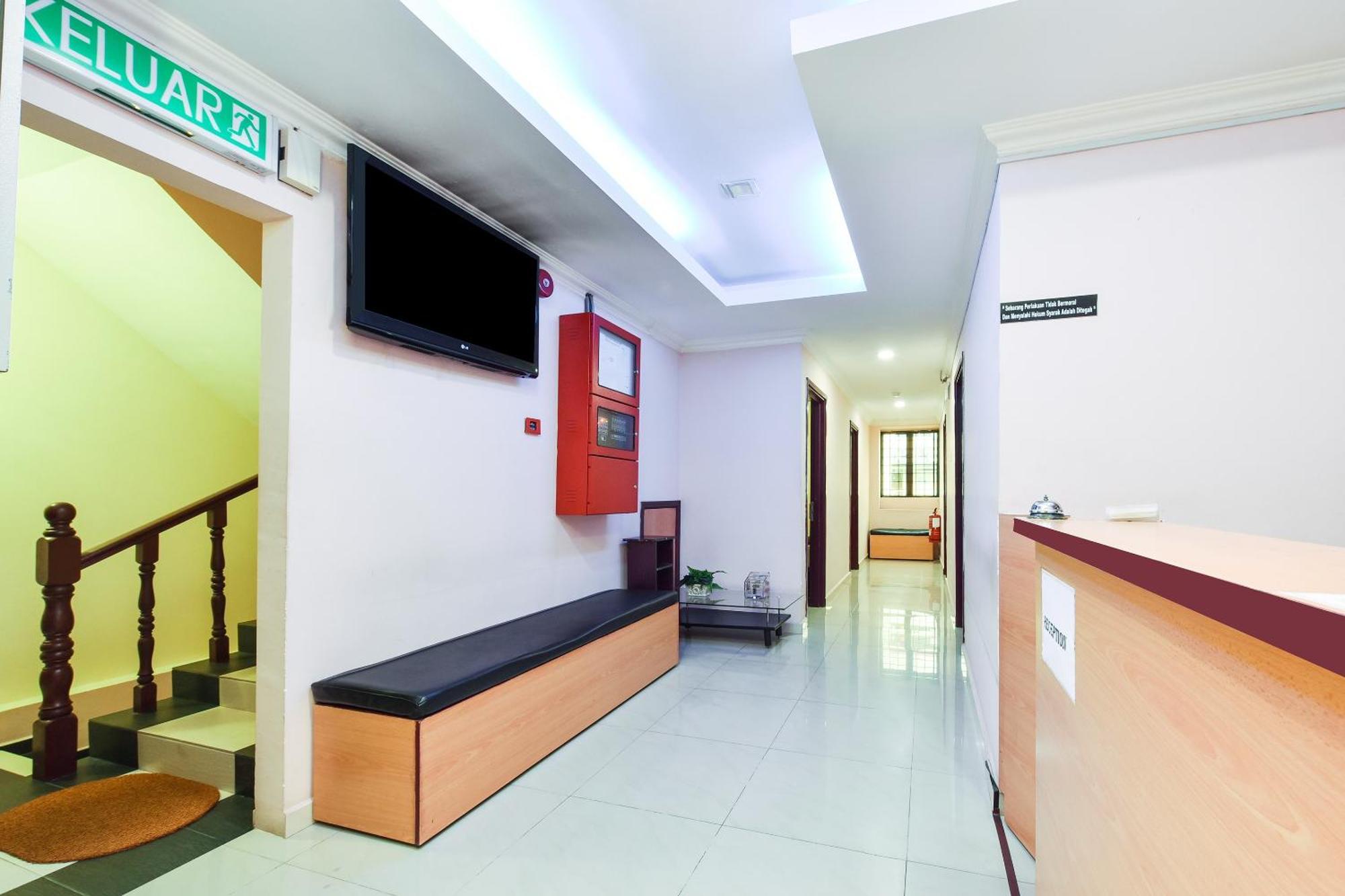 Super Oyo 90562 J Hotel Pj Petaling Jaya Exteriör bild