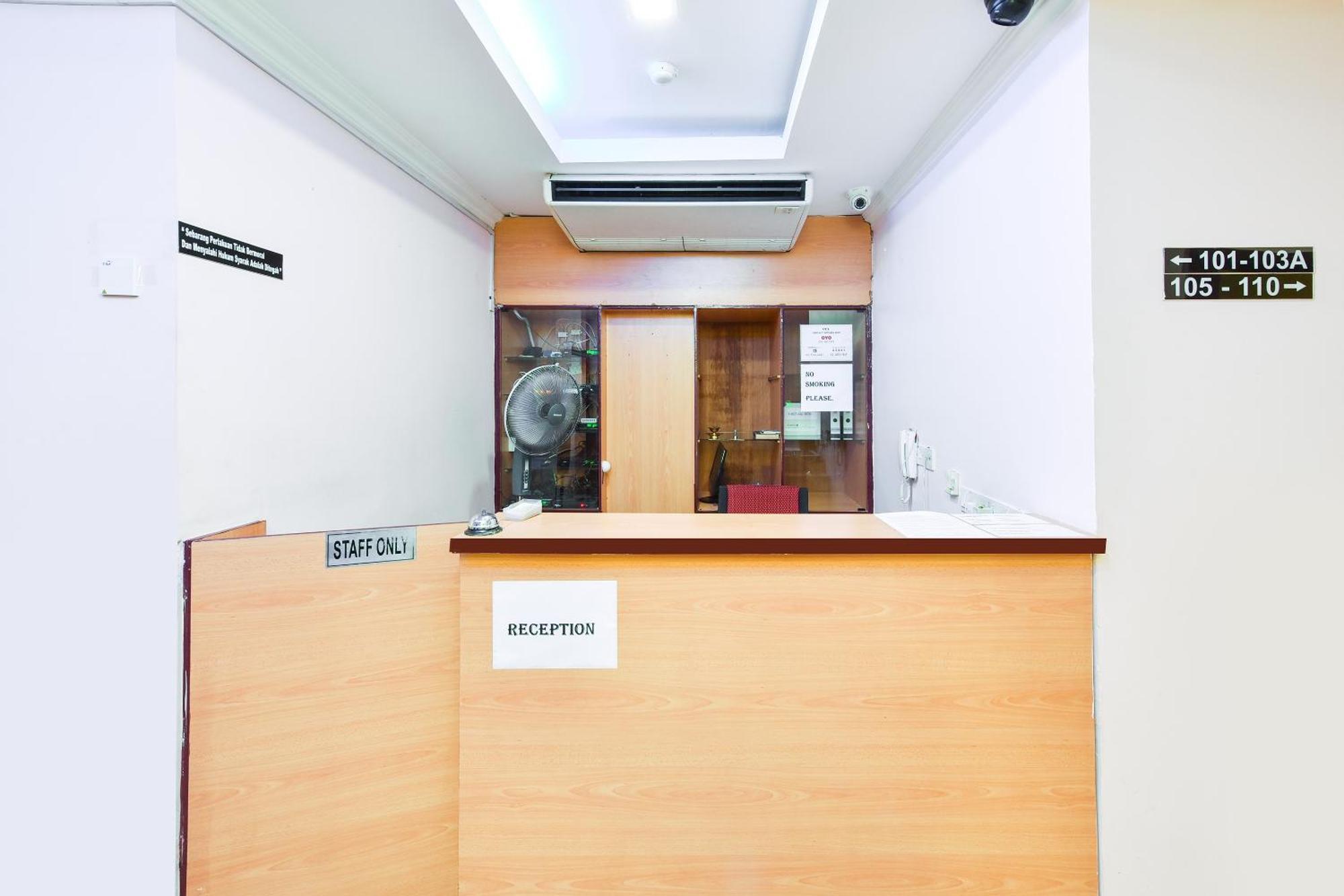 Super Oyo 90562 J Hotel Pj Petaling Jaya Exteriör bild