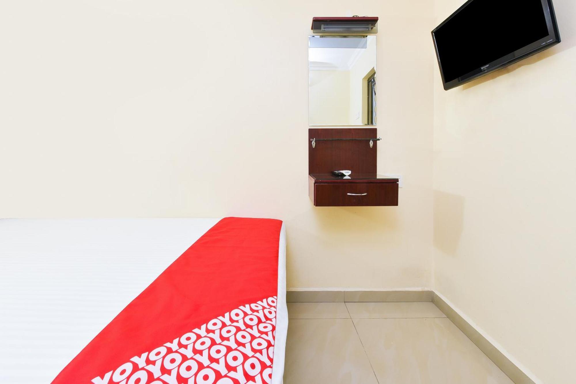 Super Oyo 90562 J Hotel Pj Petaling Jaya Exteriör bild