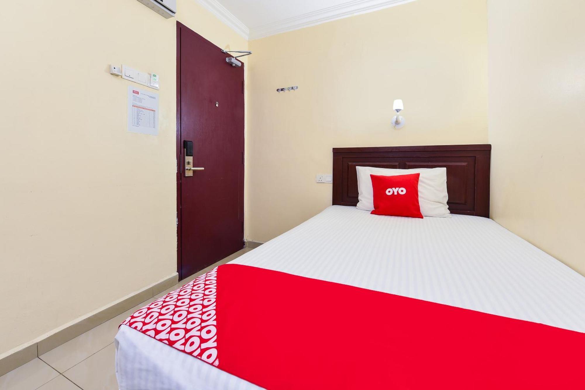 Super Oyo 90562 J Hotel Pj Petaling Jaya Exteriör bild