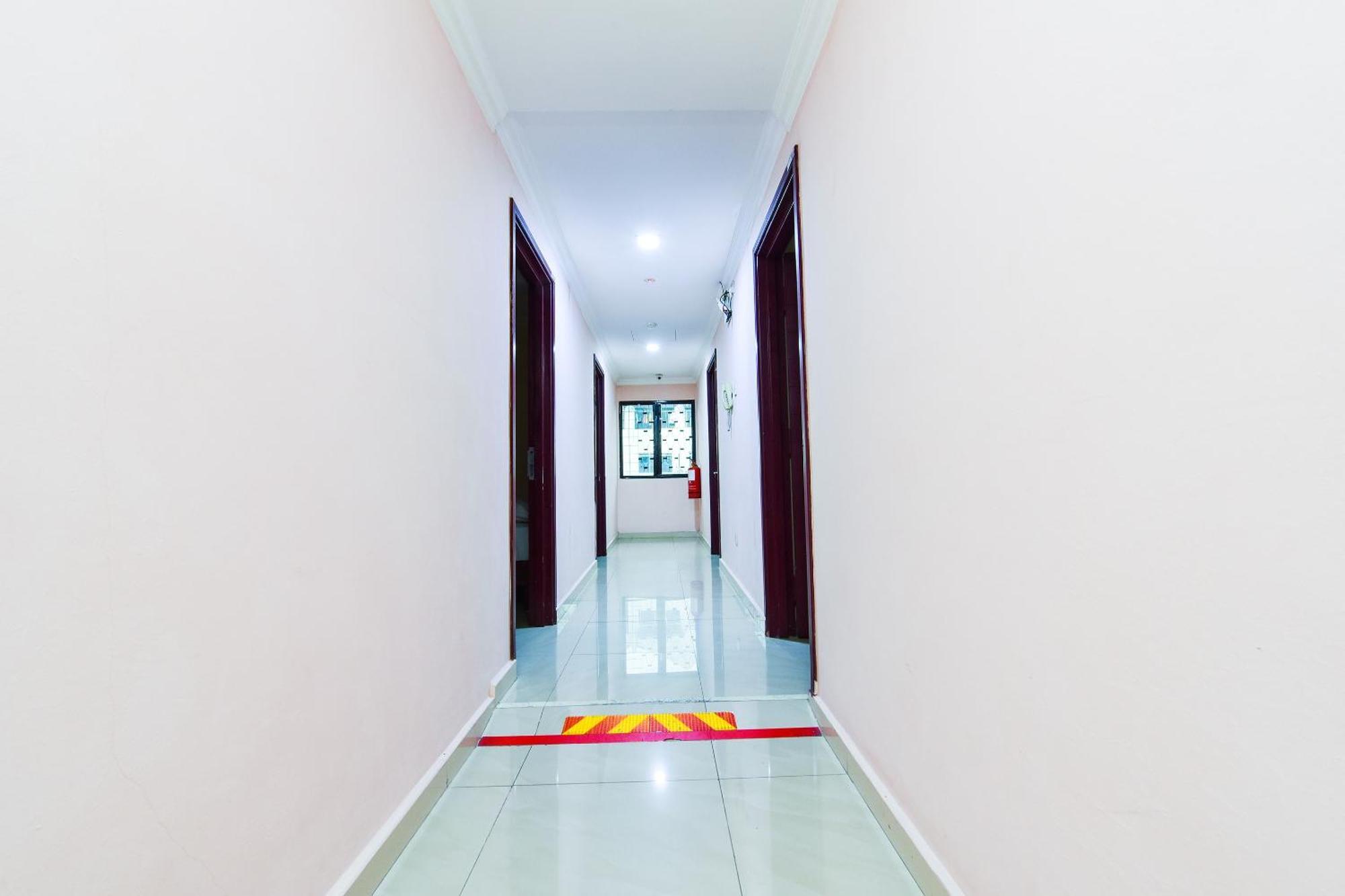 Super Oyo 90562 J Hotel Pj Petaling Jaya Exteriör bild