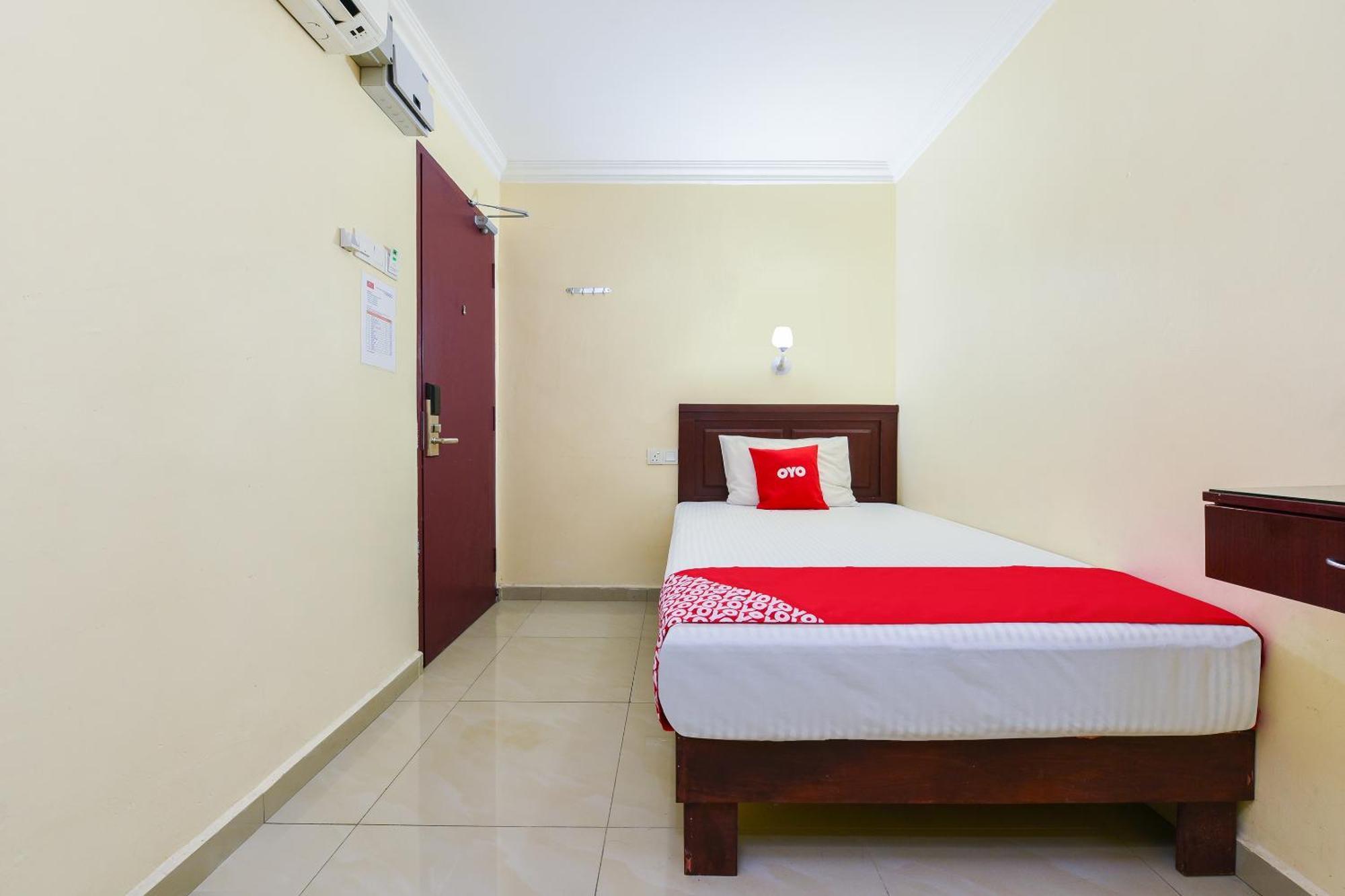 Super Oyo 90562 J Hotel Pj Petaling Jaya Exteriör bild